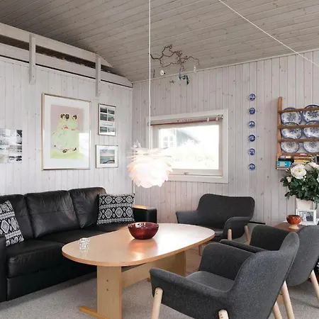 3 Bedroom Awesome In Holiday home