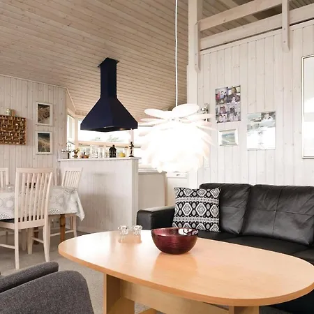 3 Bedroom Awesome In Holiday home *